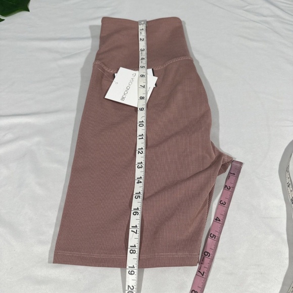 NWT $68 Beyond Yoga [ XL ] Heather Rib High Rise Biker‎ Short in Mauve - Picture 13 of 14